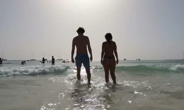 Descubre la belleza natural de Cala es Trenc: Guía completa 2022