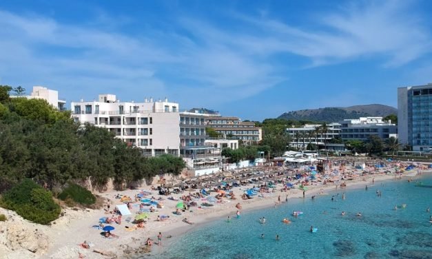 Descubre las Maravillas de Cala Rajada: Guía Completa de Playas, Actividades y Lugares de Interés