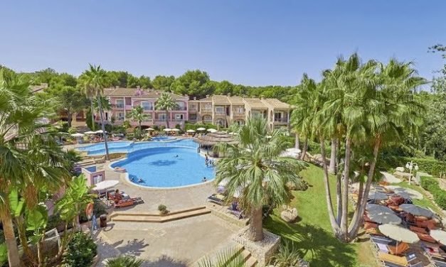 Descubre el paraíso tropical en Playa Cala Ratjada: Guía completa de viaje