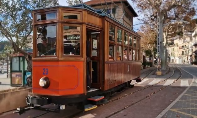 Explora la encantadora experiencia de viajar en la Soller Strassenbahn en Mallorca